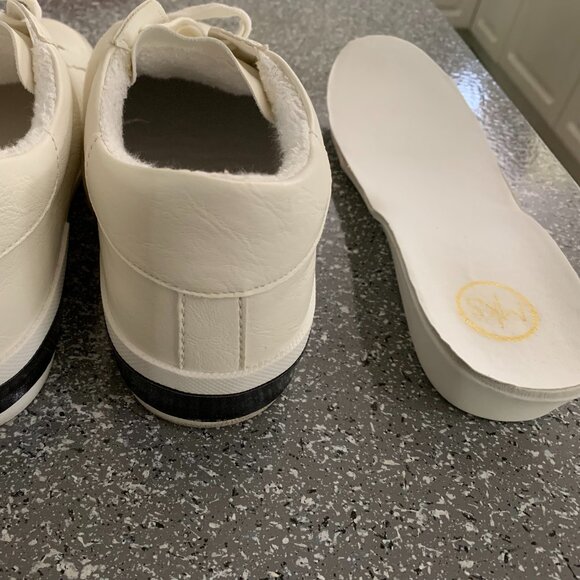 Low top Athleisure sneakers, off-white, black, and tan, size 9 by Maker's Shoes - Picture 7 of 13